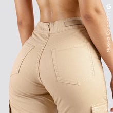 Cargar imagen en el visor de la galería, Pantalón Mom Fit Cargo Tiro Alto S7496